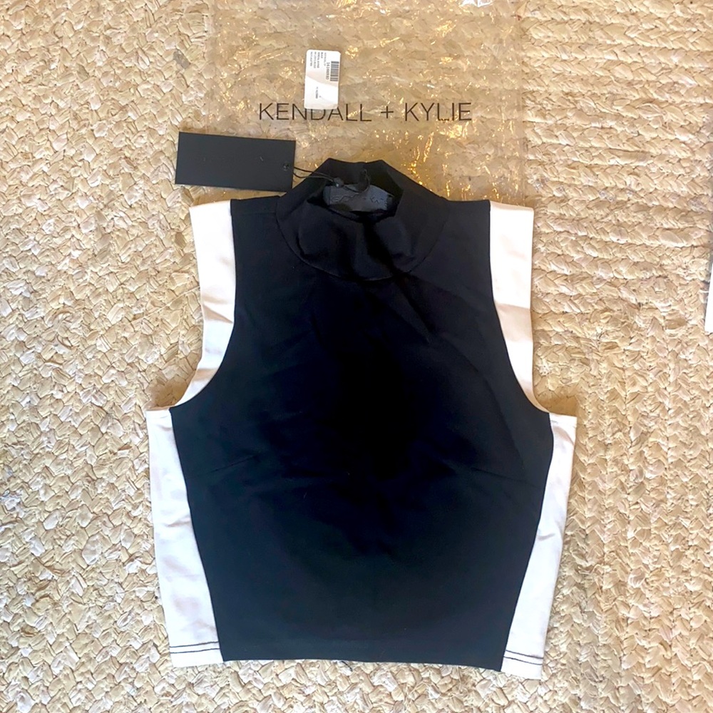 Kendall & Kylie crop top